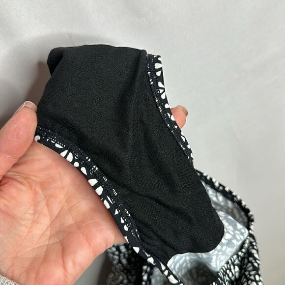 L.L.Bean Geometric Print UPF 50+ One Piece Swimsuit. Size 18 D Cup. - Picture 9 of 13